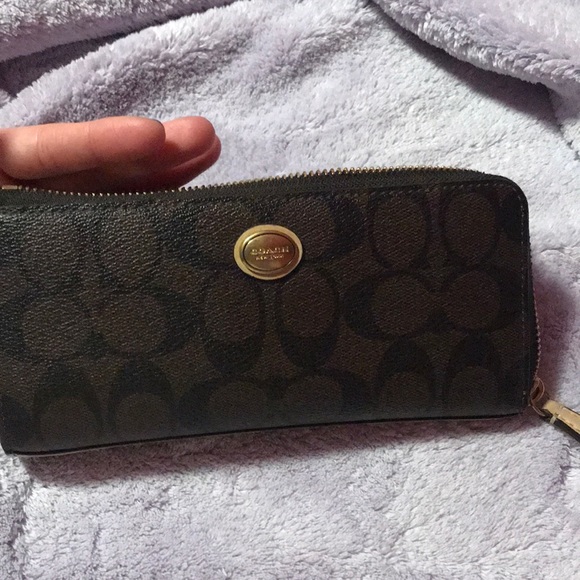 coach peyton wallet